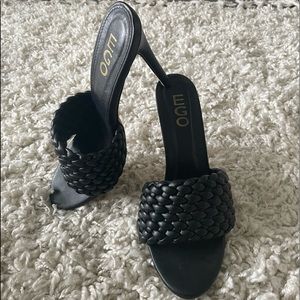 Black size US 9/UK 7 sandals